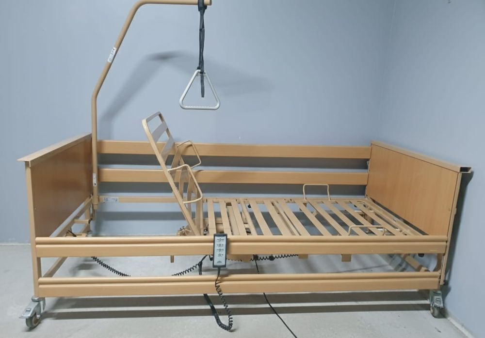 Pat medical electric cu telecomanda pentru persoane cu dizabilități.