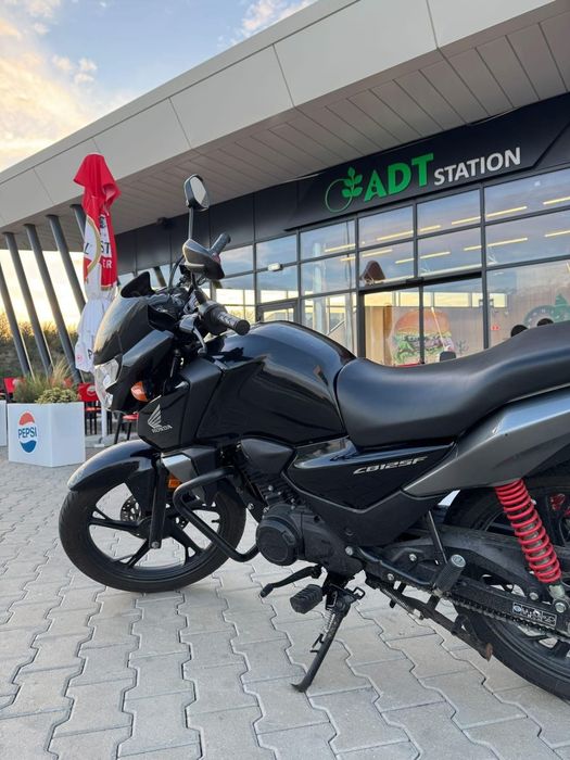Vând HONDA CB125F