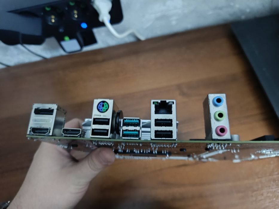 Продам материнскую плату