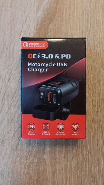 Vand Priza/Incarcatot Moto/Atv cu Incarcare Rapida si Voltmetru