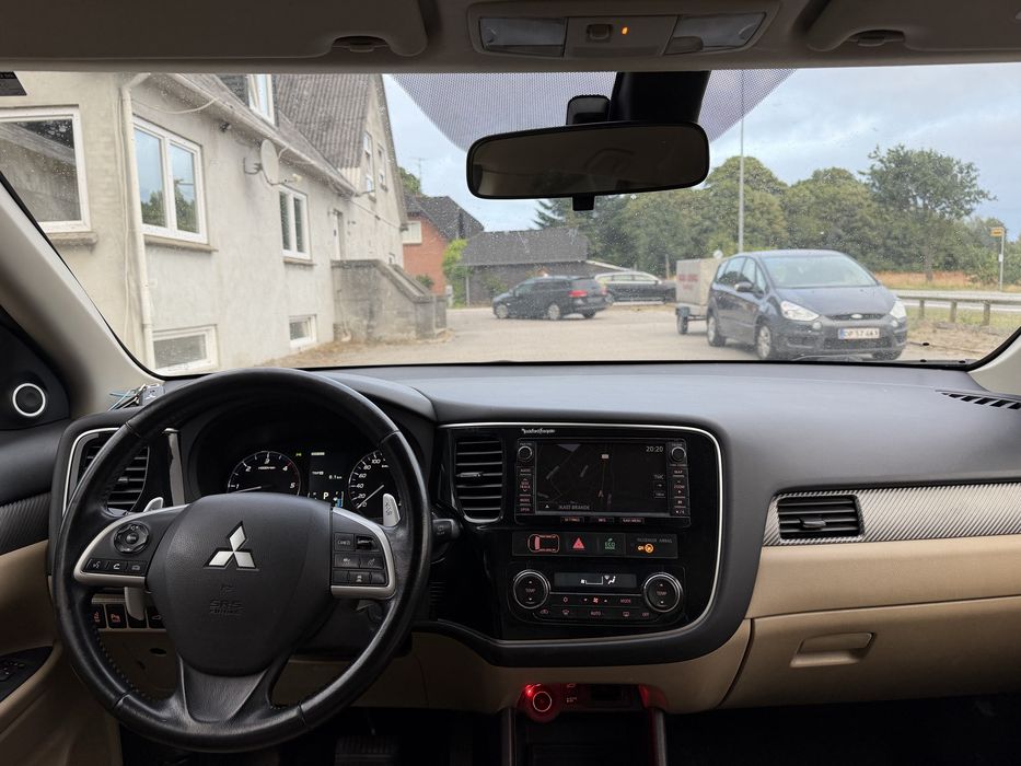 MITSUBISHI Outlander 2015 — imagine 4