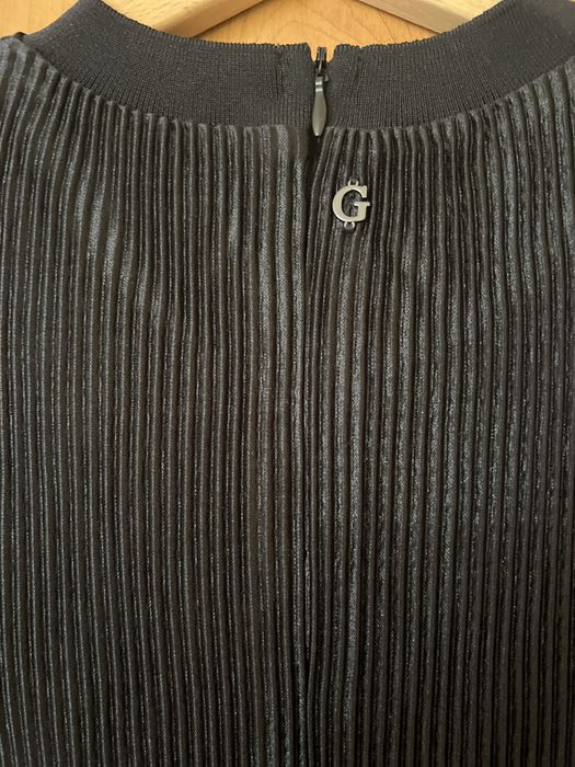 Елегантна черна рокля Guess, размер S