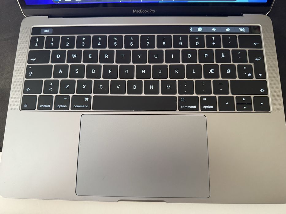 MacBook Pro 13 inch 2016 4 Thunderbolt 3 Ports