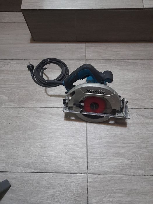 Circular Makita HS 7611
1600 wați
Funcționează foarte bine.
Filmare pe