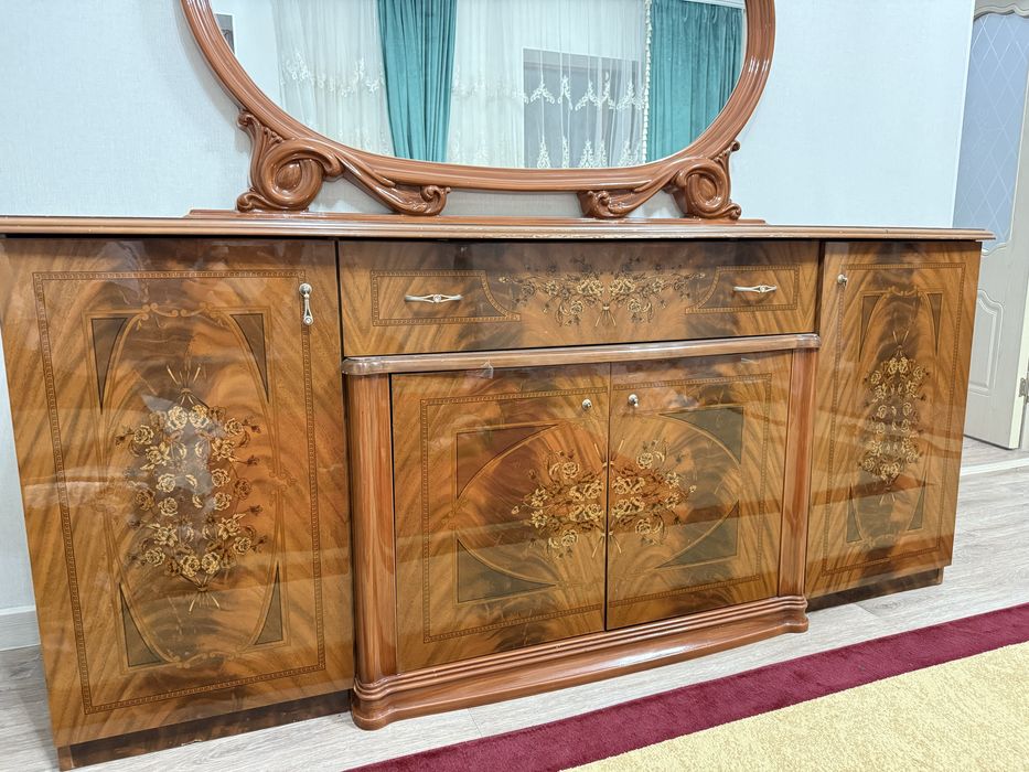 Шкаф с зеркалом для зала Итальянский