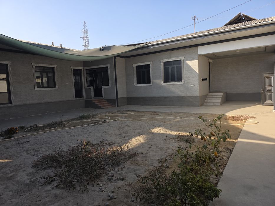 Асакада деу олдида 5.5 сотих 6 хона хама шароит бор газ сув светна