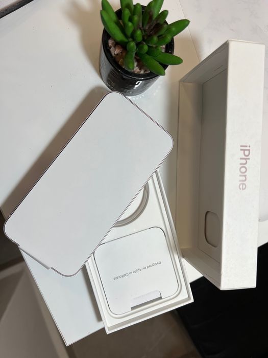 iPhone 13 чисто нов с гаранция 1г