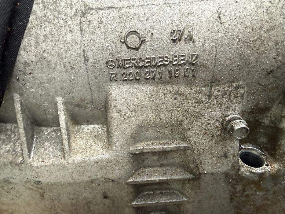 Cutie Viteze Mercedes E220 an fabricatie 2011