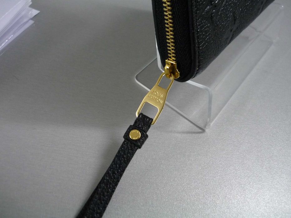 Оригинално малко   Louis Vuitton портмоне с цип