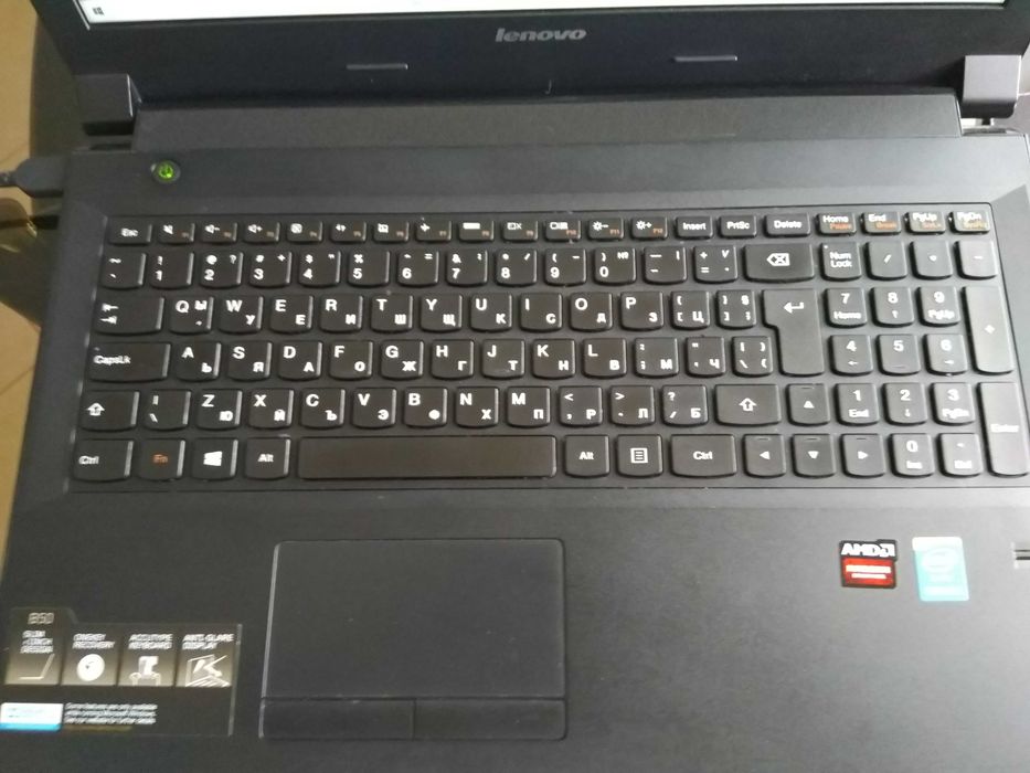 лаптоп Lenovo ширина екран 34.5 см / височина 19.5 см