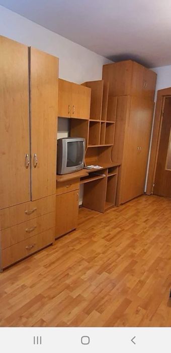 Închiriez garsoniera