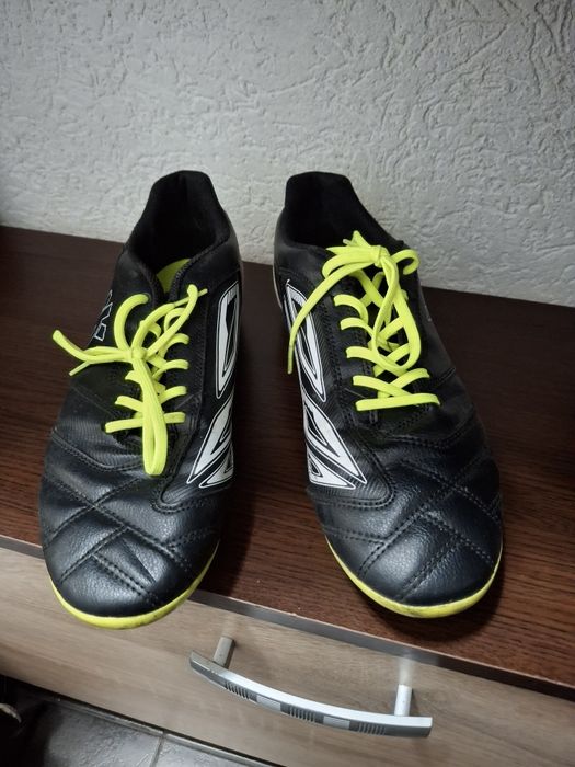 Футболни обувки,,Бутонки,,