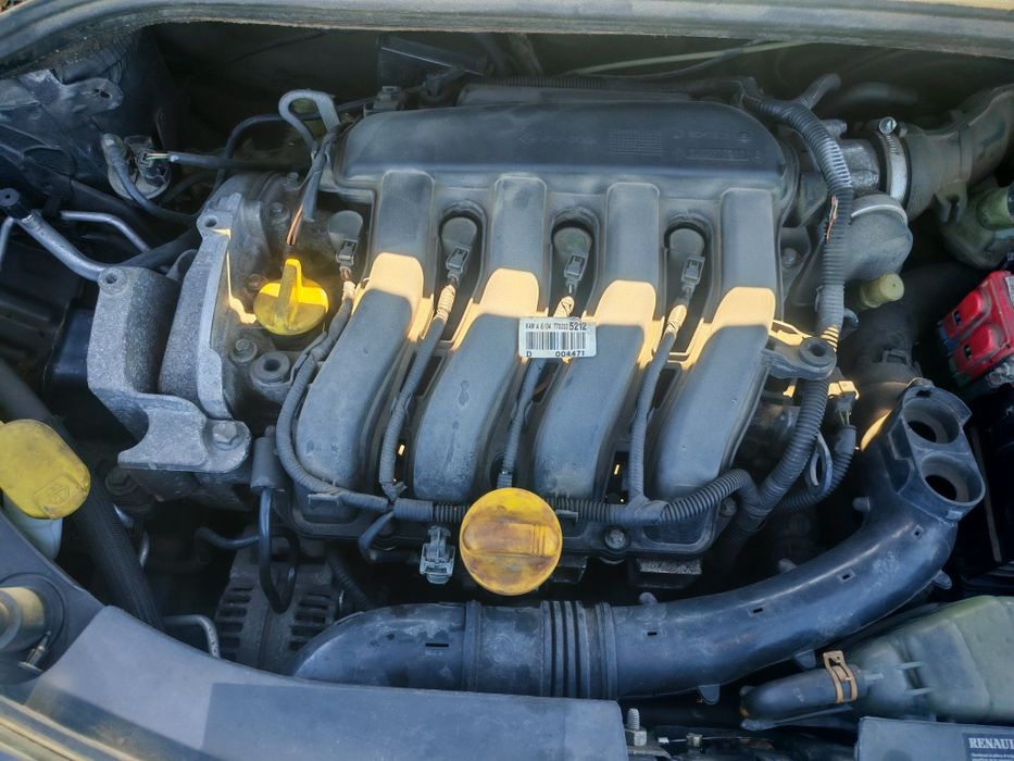 Dezmembrez Renault Clio 3 2009 1.6 benzina