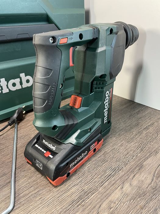 Vând rotopercutor Metabo