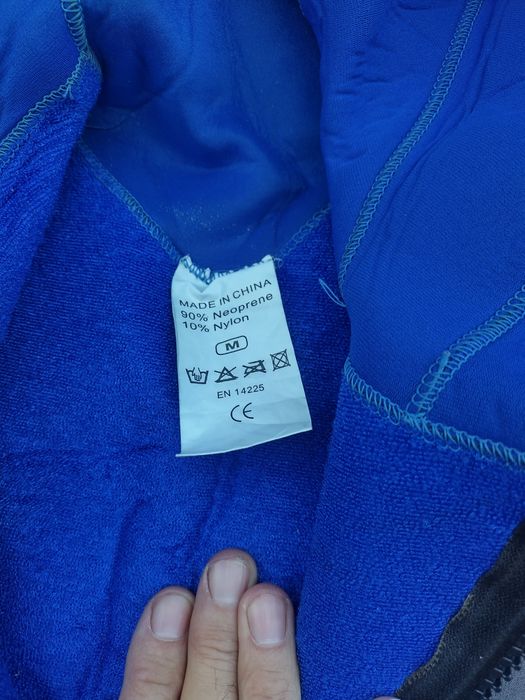 Продавам водолазен костюм  с очила и шнорхел