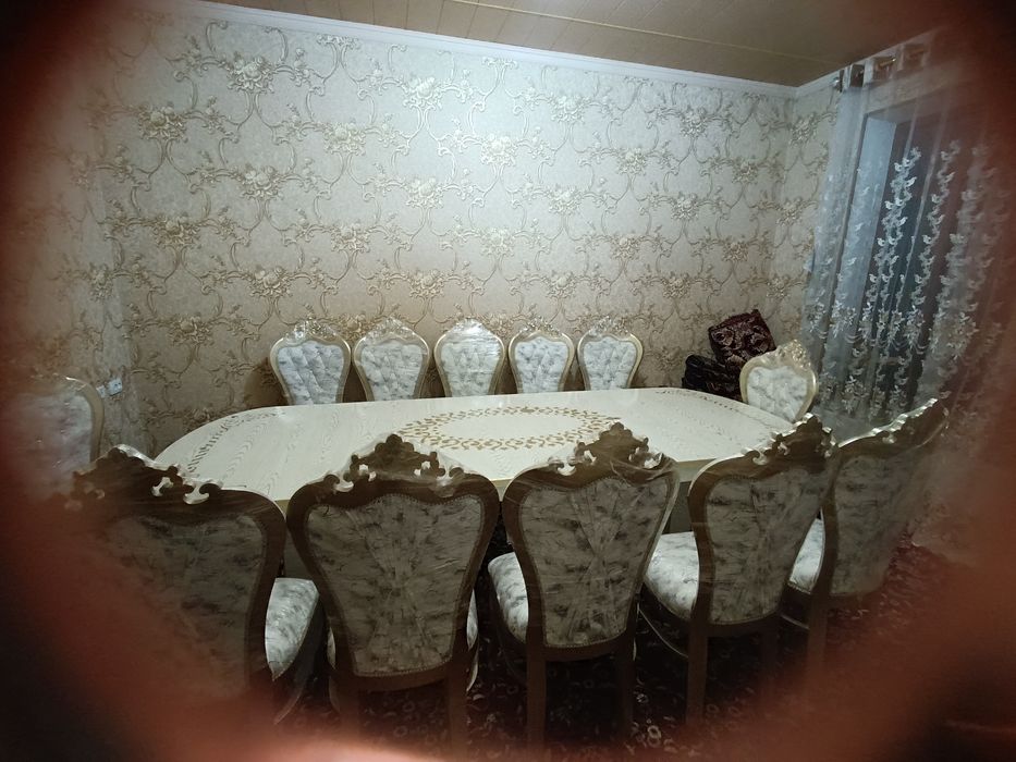 Mehmonhona uchun yangi stol stul