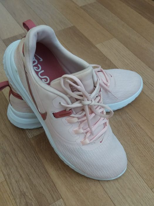 Дамски маратонки Nike