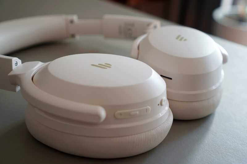 продам новый наушник Edifier WH700NB PRO/Hi-Res Audio/Режим AAC/SBC