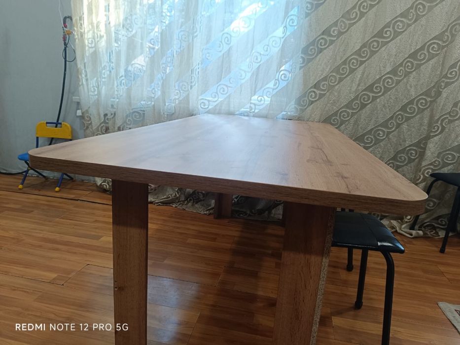 Продам обеденный стол