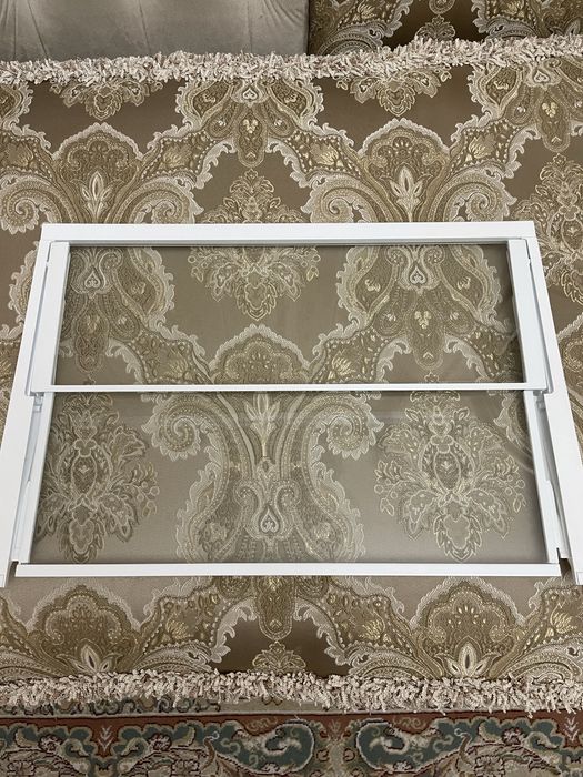 Продам полкув холодильник.