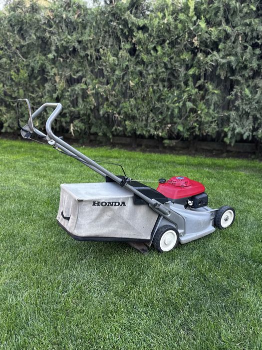 Masina de tuns iarba Honda HRB 476