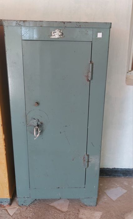 Продам сейф металлический