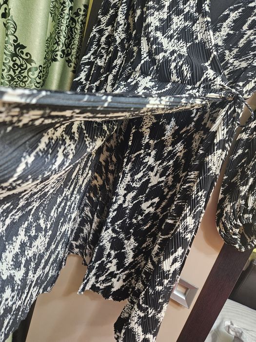 Rochie H&M nouă, mărimea M, potrivită si ptr L