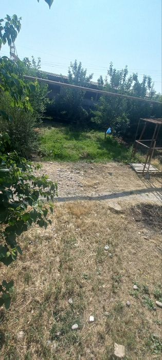 Uchastka sotiladi quruq yerri ozi Toshkent shahar yangihayot  tumani