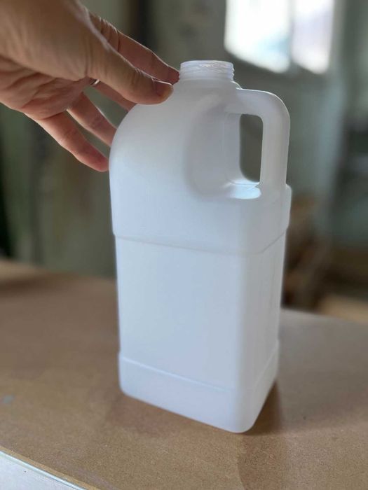 Пластмасови HDPE бутилки с дръжка