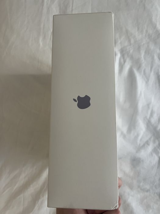 Selling Airpods Max 2 Violet
