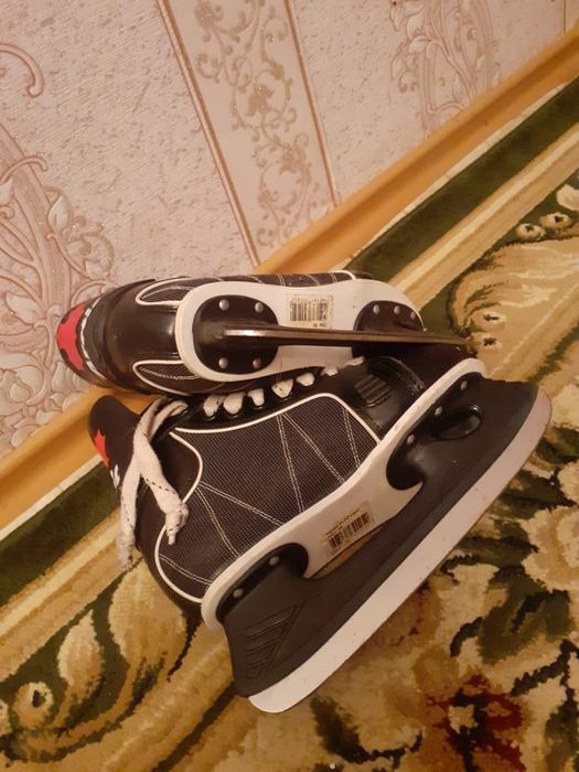 Коньки хоккейные