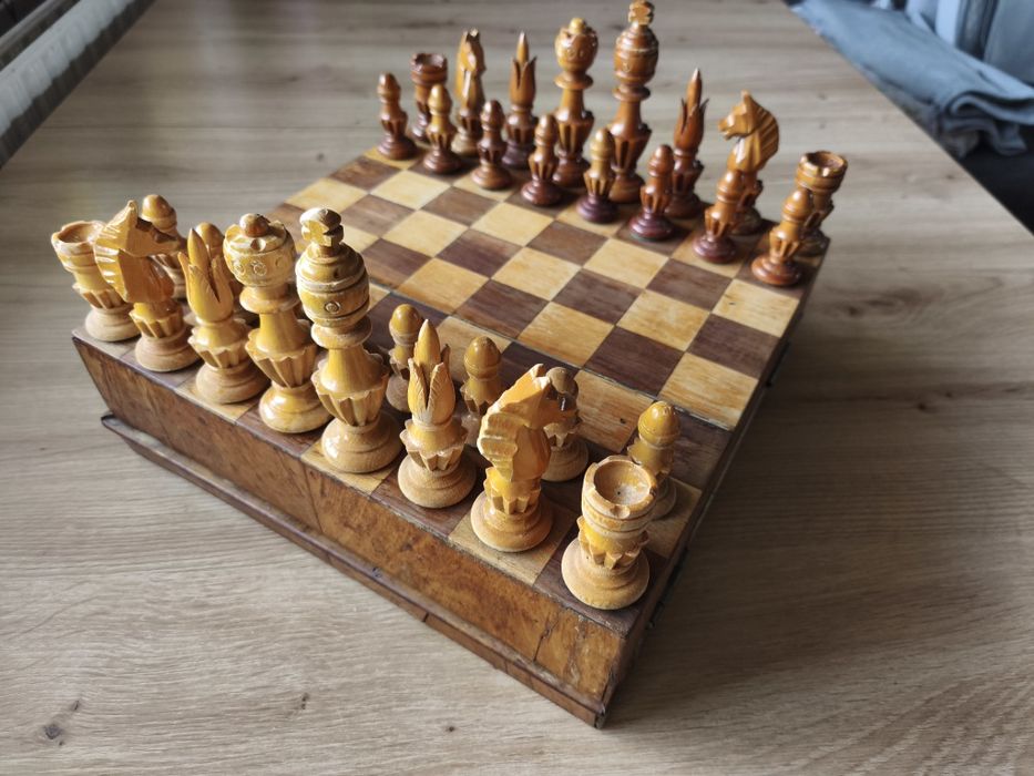 Античен масивен шах дърво ръчна изработка  от средата на 40те години