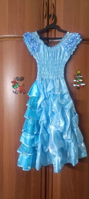 Продам нарядные платья