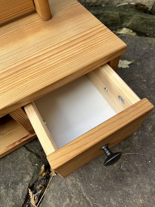 Дървена тоалетка с огледало