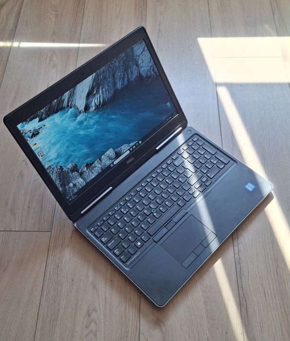 15.6' FHD IPS Dell Precision 7510 Intel Xeon E3-1535M v5/16GB/AMD 2GB GDDR5/256GB+320GB