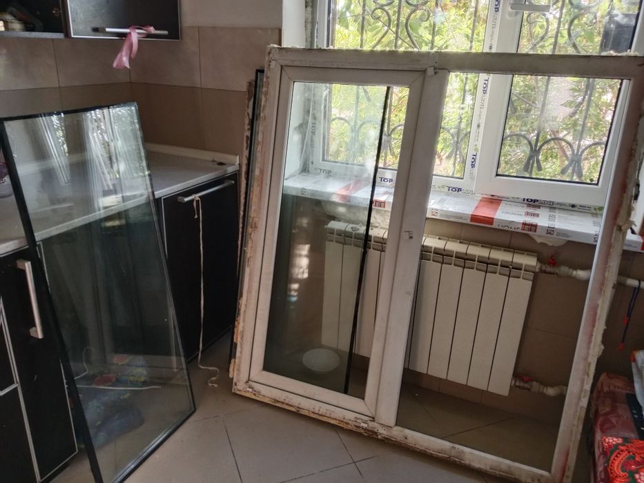 Пластиковое окно б/у.  20000