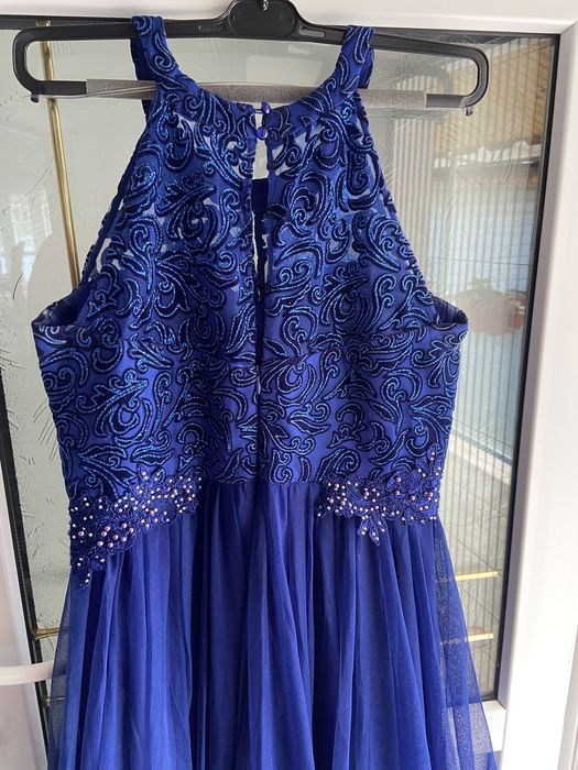 Официална рокля в тъмно синьо