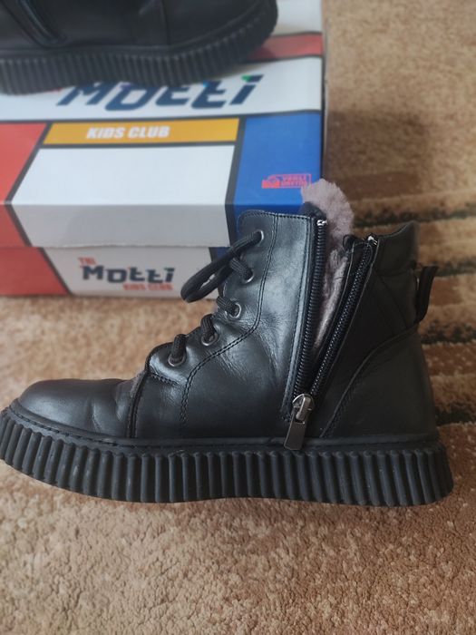 Продам детские зимние ботинки на девочку