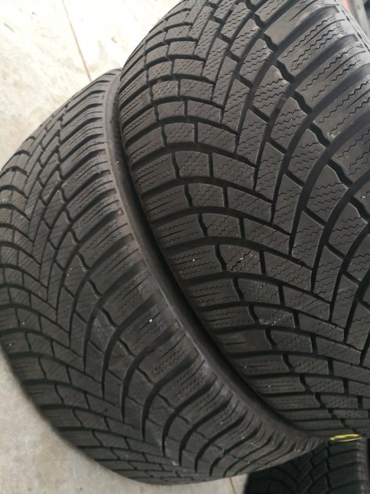 225 40 18 цола гуми Bridgestone dot 23 2 броя
