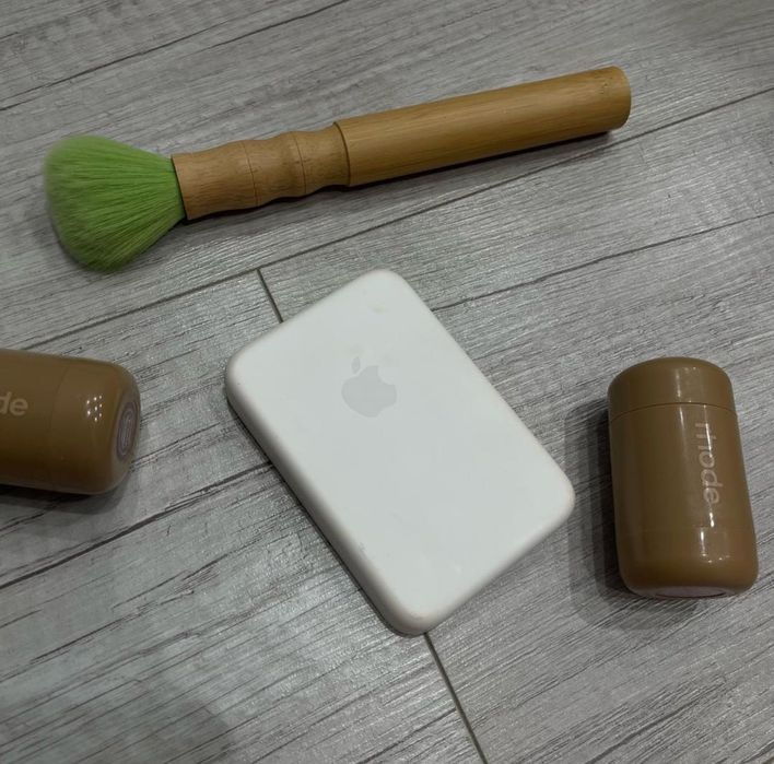 Портативное зарядное устройство Apple