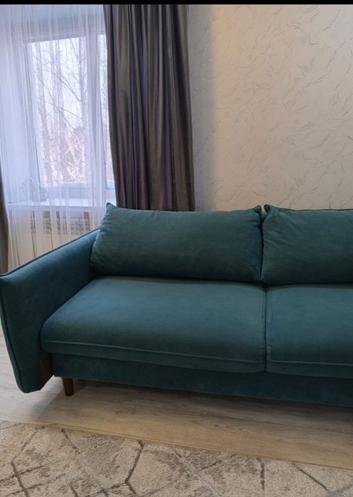 Продам заводской диван.