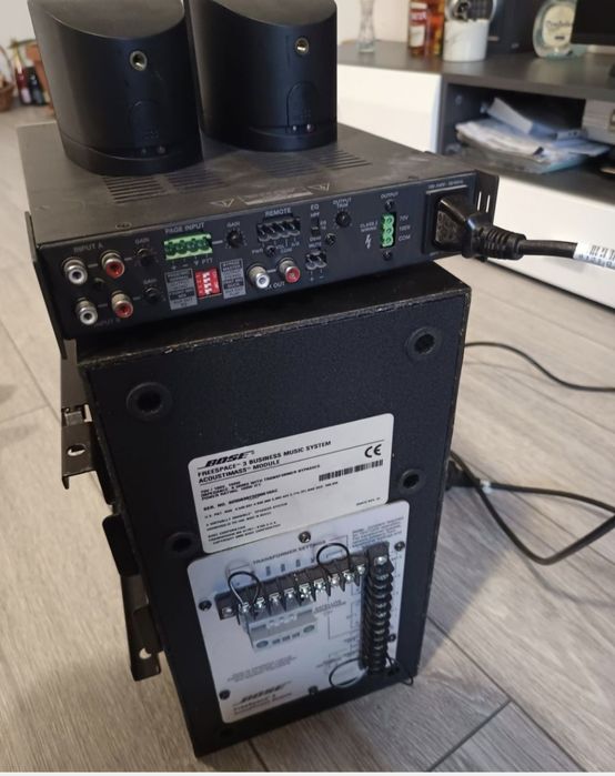 Subwoofer și sateliți bose