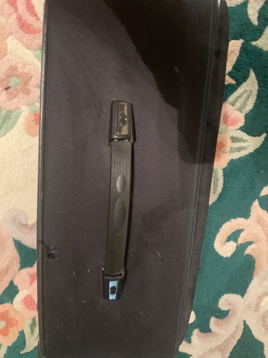 Чемодан средних размеров