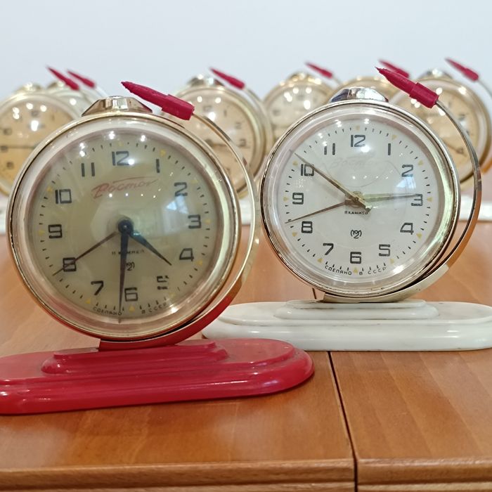 Руски/Съветски будилници Слава/Slava и Восток с ракетка