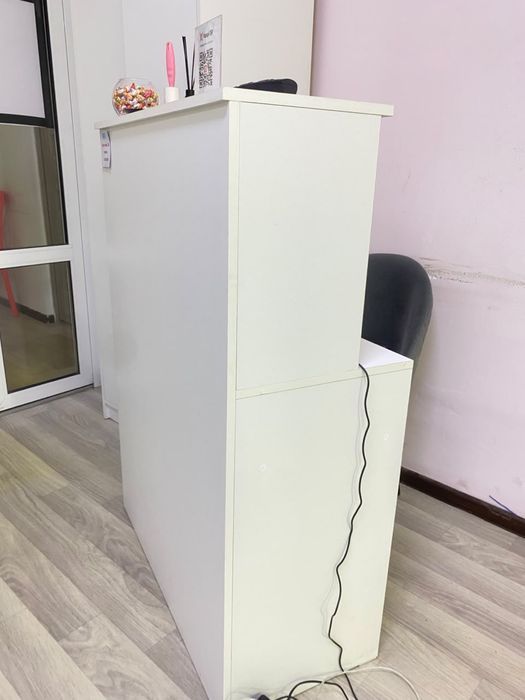 Стол на ресепшн срочно