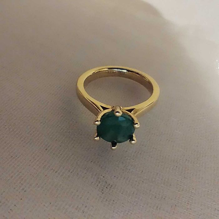 Золотое кольцо с изумрудом большим. Детали в тексте.