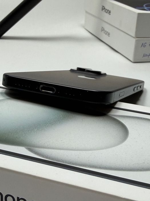 Apple iPhone 15 Black 128ГБ