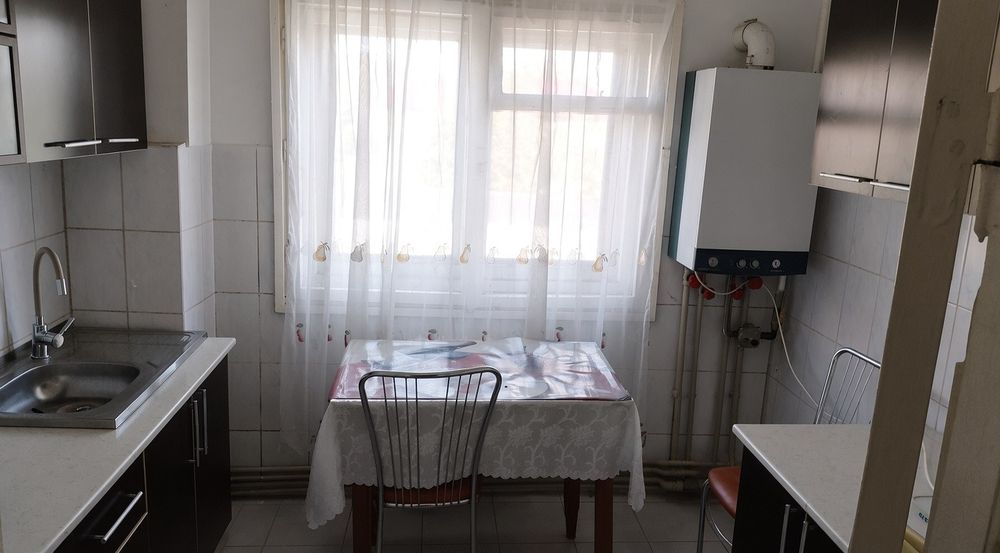 Apartament 3 camere, etaj 3/4, Central – Str. Ialomiței (Centrală proprie & Balcon Termopan)
