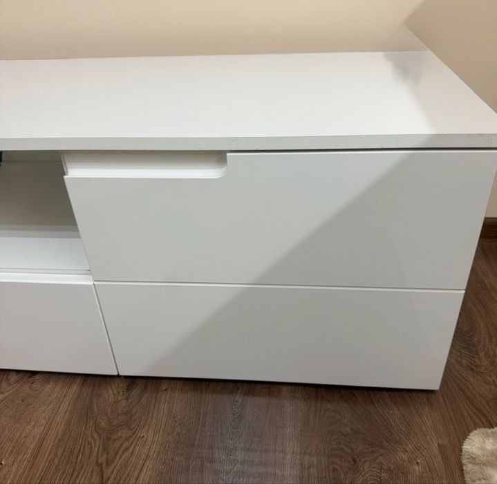 Телевизионен шкаф