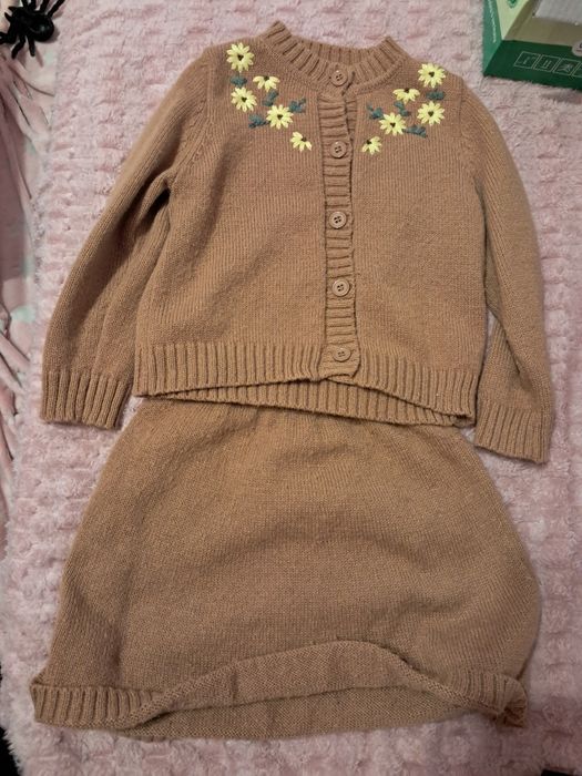 Детски дрехи за момиче 4- 5 години. осени в много добро състояниуе.